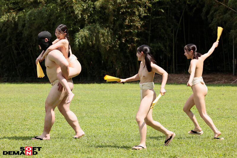 「皆月ひかる・南日菜乃・月乃あやの小柄痴女が罵倒責め!M男を中出しでシゴく過激稽古」のサンプル画像6枚目