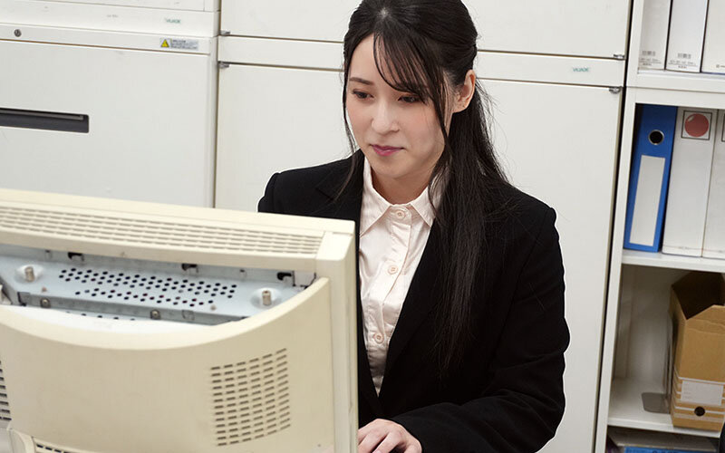 「十川ありさ｜OL辱め中出し作品「ダメです…部長っ」涙目で快楽堕ちする女部下の衝撃映像」のサンプル画像1枚目