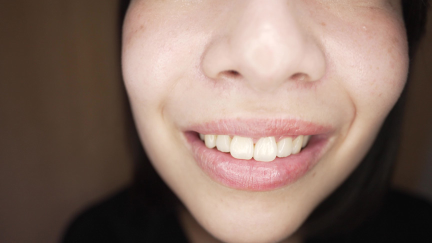 「【湊波流】【口腔フェチ】歯と舌の接写観察プレイ｜変態紳士の匂いチェック動画【マニアック】」のサムネイル