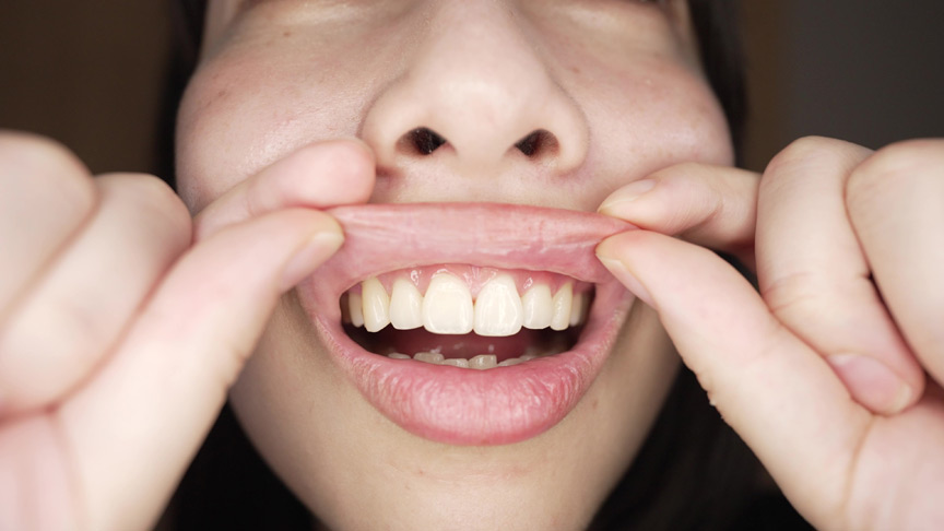 「【湊波流】【口腔フェチ】歯と舌の接写観察プレイ｜変態紳士の匂いチェック動画【マニアック】」のサンプル画像4枚目