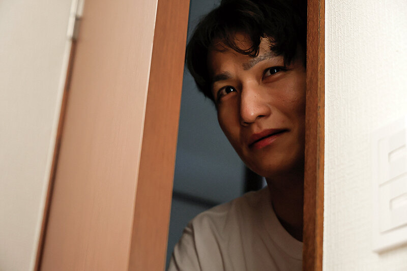 「吹石れな 巨乳熟女が中出し3Pで乱れる背徳プレイ｜日焼け肌の義母が禁断の関係に溺れる」のサンプル画像8枚目