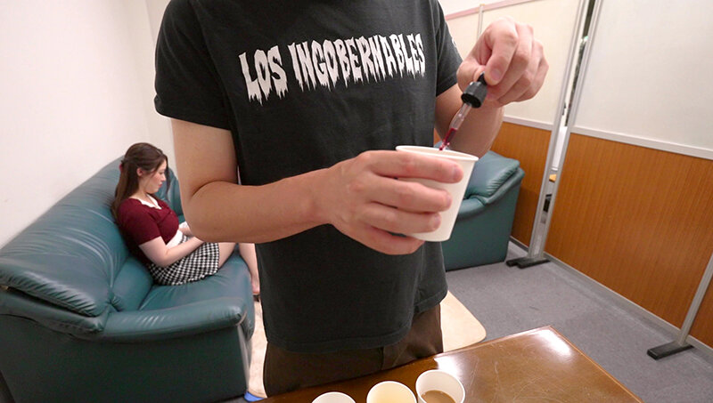 「葉山さゆり 巨乳素人がイタズラされる姿がエロい！眠らされた女たちの衝撃映像」のサンプル画像2枚目