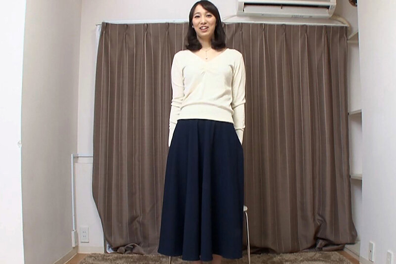 「園田里香・中山奈緒 30代美乳人妻の初ヘアヌード撮影会|スレンダー熟女の素人作品」のサンプル画像12枚目