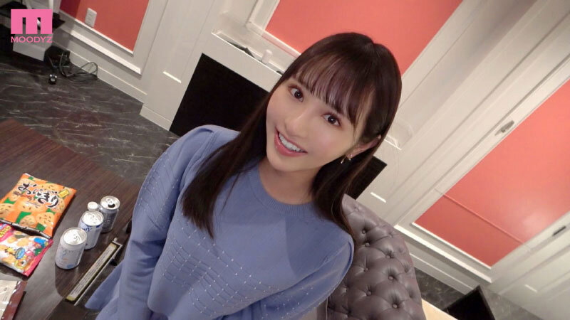 「美少女・小野六花が逆ナンで騎乗位披露！スレンダー美乳ボディの大阪凱旋SEX旅行」のサンプル画像8枚目