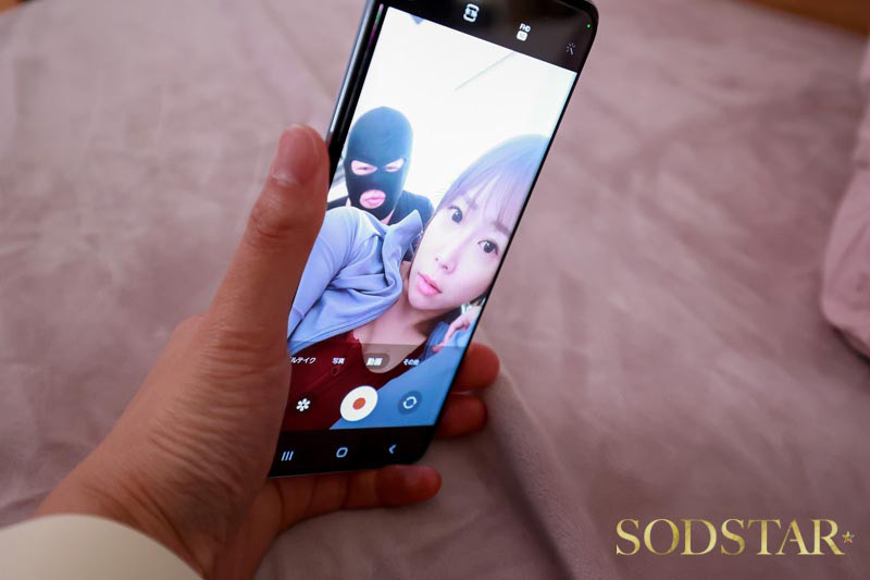 「紗倉まな×自宅侵入×汗だくセックス|スレンダー美女との濃密プレイがエロすぎる」のサンプル画像3枚目