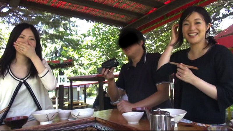 「【人妻・主婦】美人妻の不倫温泉旅行で乱交プレイ！背徳の湯恋コラボレーション」のサムネイル