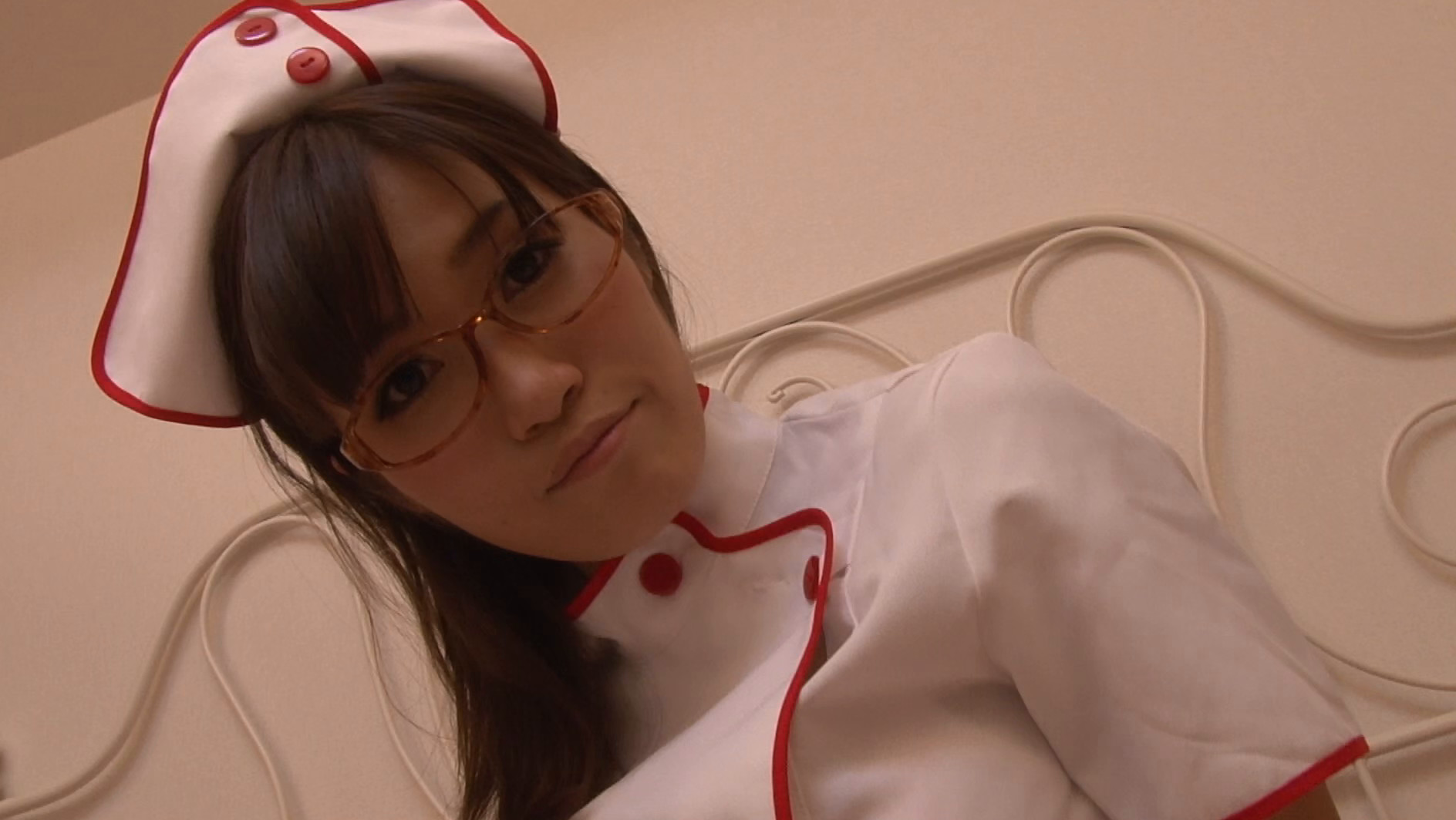 「こぼれ落ちそうなほどの爆乳！～極上Fカップを実装したアイドル級の美少女、ここに降臨！ 渡部真弓」のサムネイル