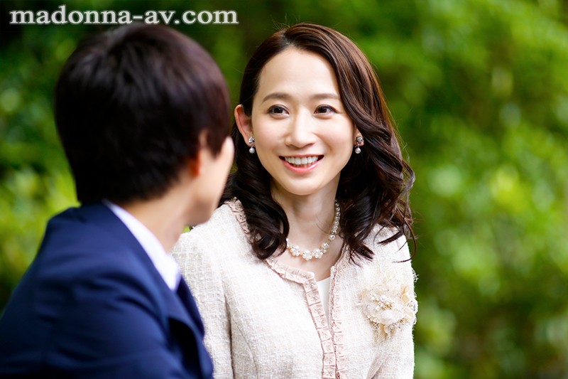 「水戸かな 美乳義母が卒業祝いに中出し解禁！熟女人妻の禁断愛情プレゼント」のサムネイル