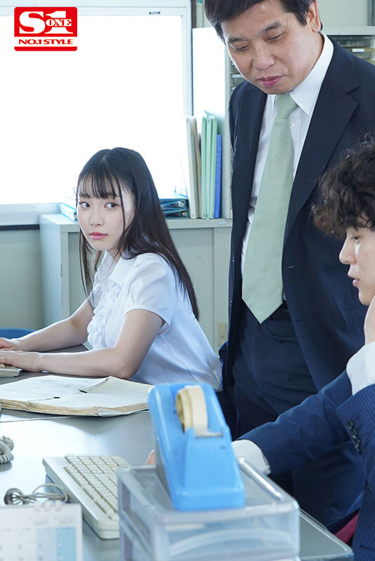 「【結月りあ】巨乳OL新人社員が上司に寝取られ！出張先相部屋で朝まで濃厚キス・接吻NTR」のサンプル画像1枚目