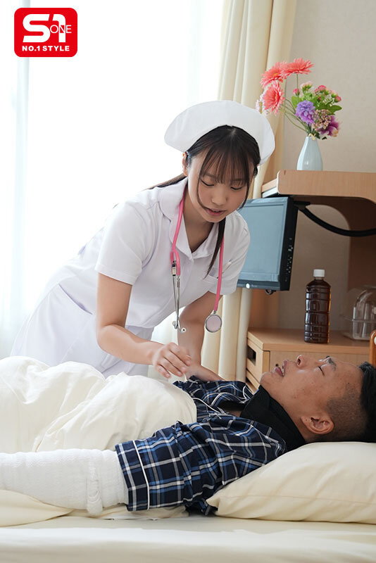 「小日向みゆうの巨乳ナースが騎乗位とパイズリで癒す！手コキも堪能できる看護婦プレイ」のサンプル画像1枚目