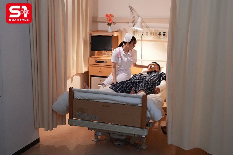 「小日向みゆうの巨乳ナースが騎乗位とパイズリで癒す！手コキも堪能できる看護婦プレイ」のサンプル画像2枚目