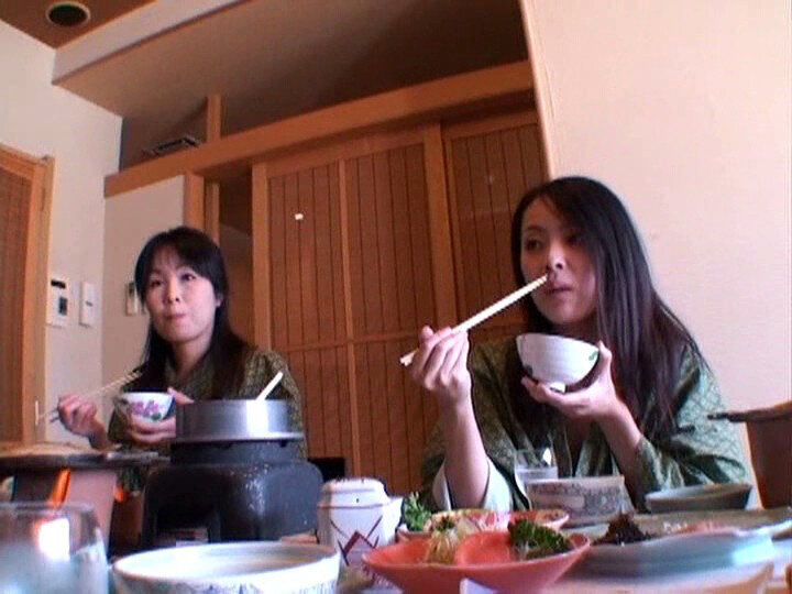 「【人妻・主婦】不倫旅行で乱交に溺れる美人妻の秘密の温泉旅行ドキュメント」のサンプル画像14枚目