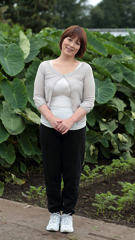 「地方の素人熟女人妻12人が巨乳巨尻を揺らしてフェラ・中出しでアクメする4時間」のサンプル画像4枚目