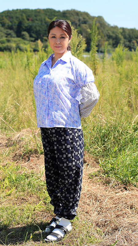 「地方の素人熟女人妻12人が巨乳巨尻を揺らしてフェラ・中出しでアクメする4時間」のサンプル画像5枚目