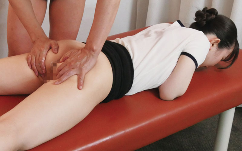 「【素人】椎木さつき・河北笑茉がメンズエステ研修で裏オプ指導！密着フェラ講習で吐息が交わる」のサンプル画像7枚目