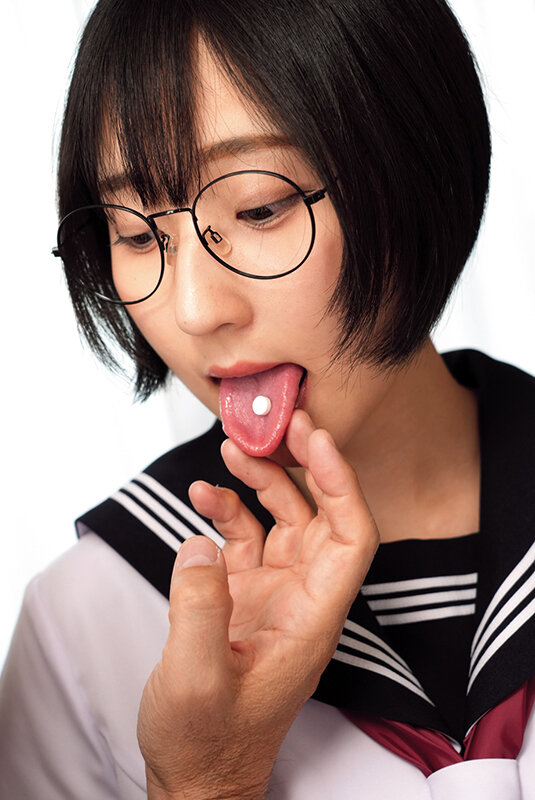 「糸井瑠花 パイパン巨乳の美少女セーラー服JKに中出し！地味カワ眼鏡っ子の初体験絶頂」のサンプル画像15枚目