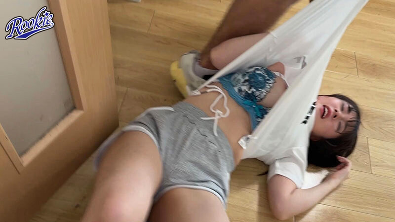 「桜庭ももなが電車で狙われる!盗撮・イタズラから寝取りNTR中出しアクメまで鬼畜プレイ集」のサンプル画像12枚目