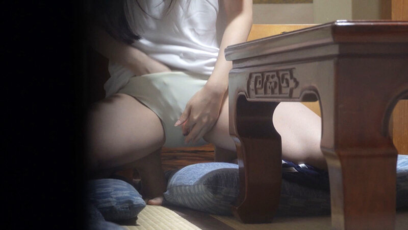 「【月野かすみ・橘京花・真木今日子】女子大生・OLの隠し撮りオナニー映像!リアルなアクメの瞬間を収録」のサンプル画像1枚目