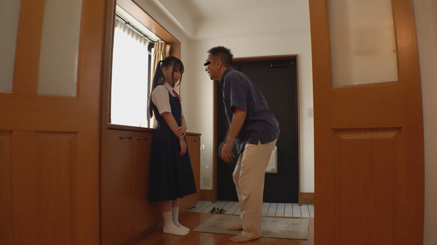 「南日菜乃のロ○系デビュー作！無垢な美少女が義父に調教される衝撃の家庭内記録」のサンプル画像6枚目