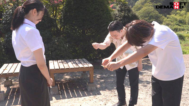 「倉持侑未・釜谷明日華・菱沼萌咲がOL姿で童貞くんを優しく筆おろし!ドキドキ初体験ドキュメント」のサンプル画像8枚目