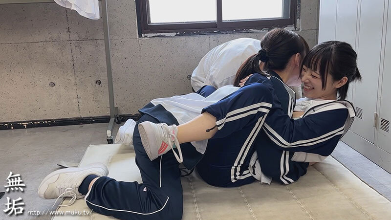 「【素人カップル】汗だく運動部美少女と放尿お漏らし中出しSEX!部活帰り即ハメBEST」のサンプル画像8枚目