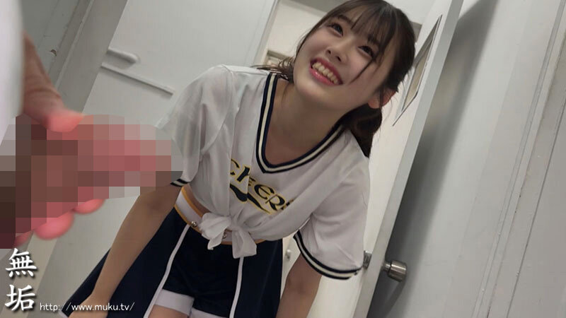 「【素人カップル】汗だく運動部美少女と放尿お漏らし中出しSEX!部活帰り即ハメBEST」のサンプル画像9枚目