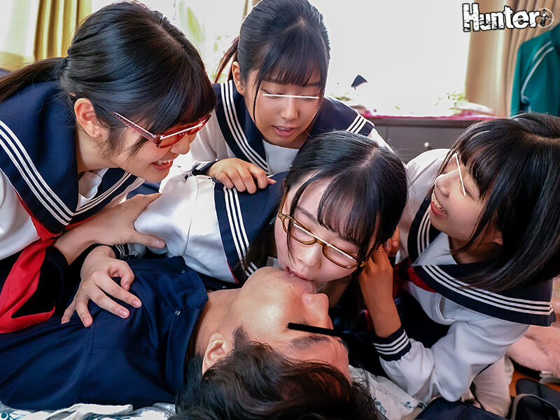 「小悪魔女子校生たちの騎乗位・バック・フェラ責め！中出し乱交BESTで13名の美少女が大暴走4時間」のサンプル画像2枚目