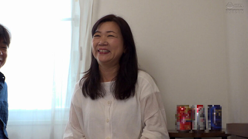 「片桐梓 五十路熟女人妻が潮吹き＆お漏らし連発！スレンダー素人妻にナンパ中出し」のサムネイル