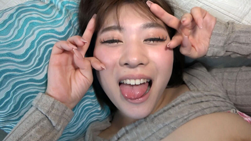 「【素人】断れない色白爆乳ぽっちゃり美女が潮吹き絶頂！超乳揺れる濃密6SEX4時間」のサンプル画像16枚目