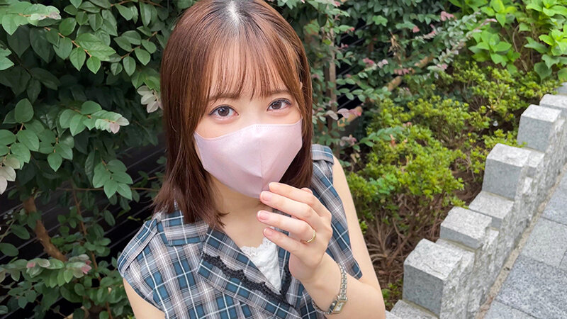 「【素人人妻】25歳美人妻が潮吹き連発！旦那公認NTR中出しハメ撮りで絶頂しまくる熟女奥様」のサムネイル