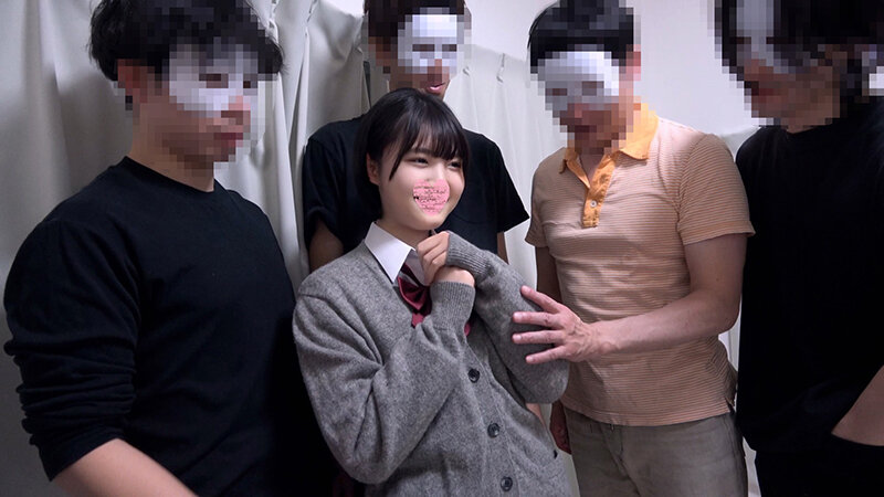 「小さい女の子のワレメに中年男たちの極太をメリメリ挿入無邪気な笑顔が強張って虚無顔になった鬼ピストン6P乱交」のサンプル画像8枚目