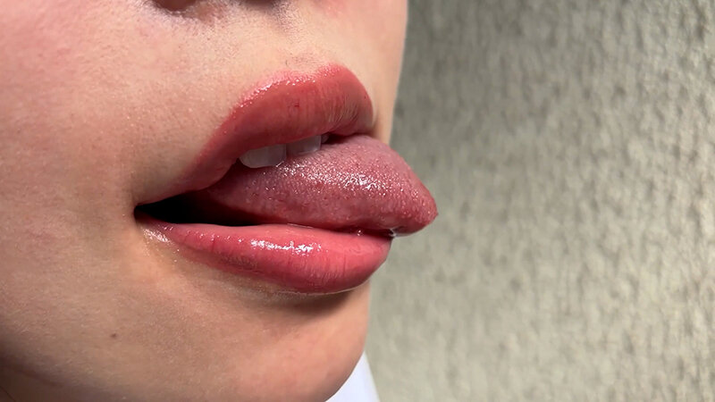 「【素人ナンパ】街角で声をかけたお姉さんまいなちゃんの口内観察体験動画」のサンプル画像13枚目