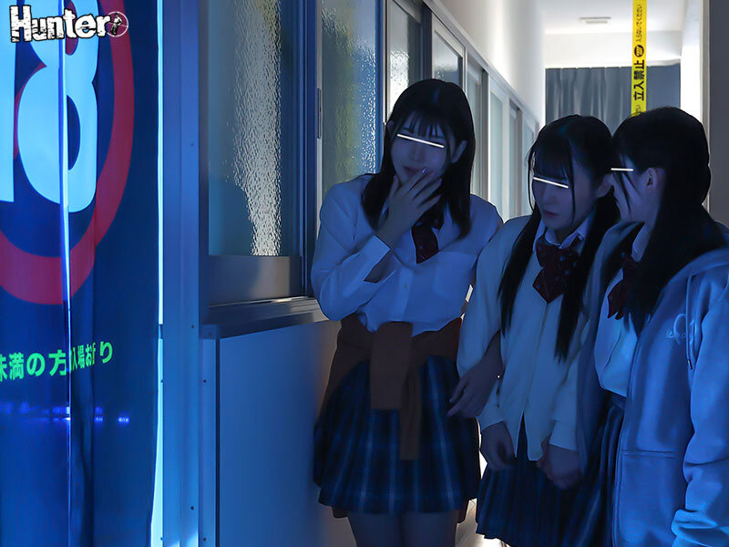 「【女子校生】旧校舎の秘密スペースで3P・4P中出し乱交!欲求不満な制服美少女たちとヤリ放題」のサンプル画像3枚目