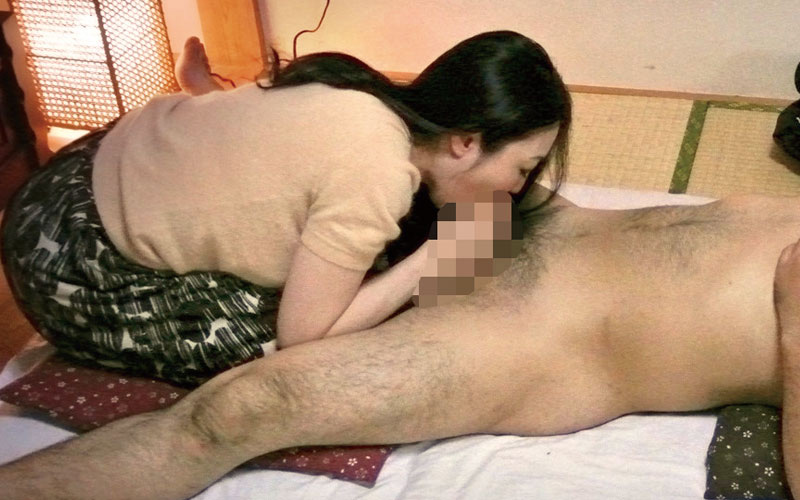 「【熟女】本番NGヘルスで美熟女と禁断の生挿入交渉する興奮プレイ動画」のサンプル画像4枚目