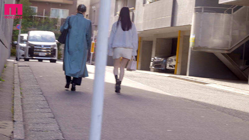 「石川澪が羞恥プレイで即ハメ!密着盗撮ドキュメントでイタズラされる人気女優の本気映像」のサンプル画像8枚目