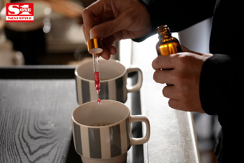 「【奥田咲】巨乳義母との禁断の近親相姦！パイズリとアクメで絶頂を繰り返す濃密セックス」のサンプル画像2枚目