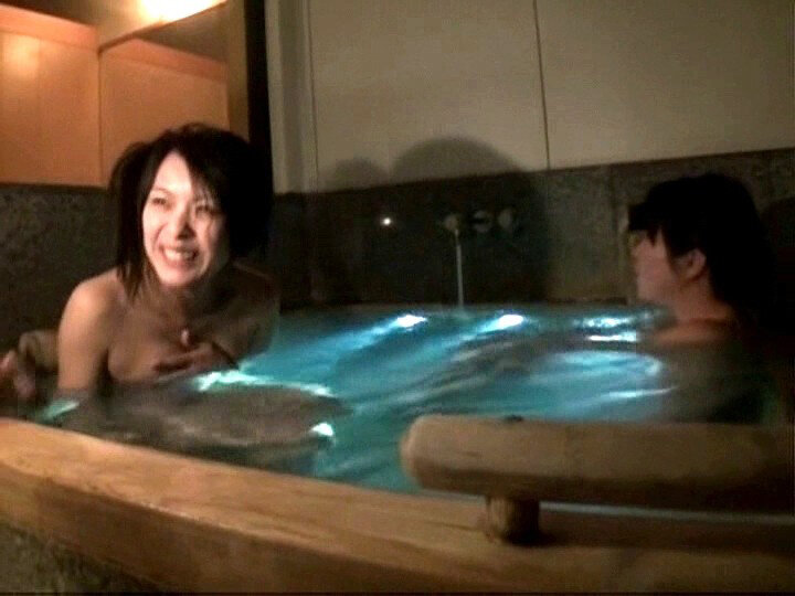 「【人妻不倫】欲求不満な主婦が温泉旅行で乱交プレイに溺れる熟女の背徳セックス」のサンプル画像10枚目