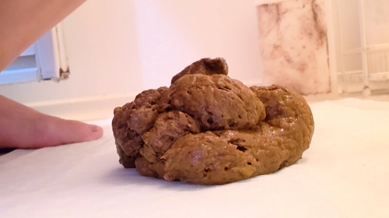 「谷村優希の放尿・お漏らし&脱糞プレイ動画|野球部マネージャー風美女の恥じらい排泄」のサンプル画像3枚目