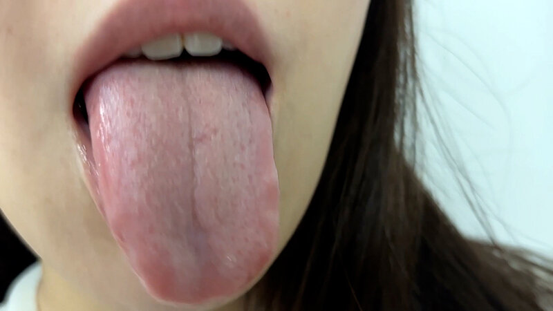 「素人お姉さんしおりちゃんにナンパでキス・接吻をお願い！WEBデザイナーとの甘い街角キス体験」のサンプル画像20枚目