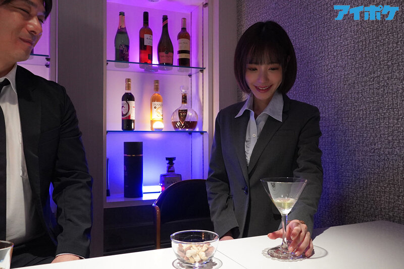 「【桃乃木かな】美少女OLが上司に狙われ顔射・失神…新入社員の辱め体験」のサンプル画像2枚目