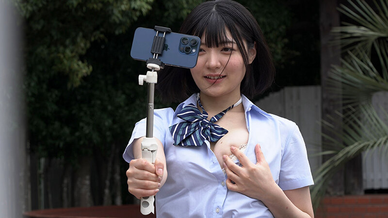 「【素人JK】制服女子校生が野外露出で羞恥プレイ!清楚な優等生の恥ずかしい姿を晒す辱め体験」のサンプル画像1枚目