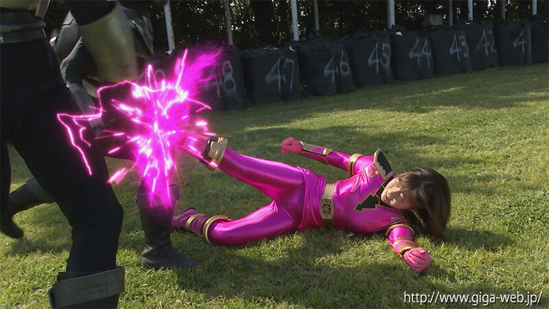 「渚みつき・上白美央が女戦士に変身!ヒロインピンチの特撮アクション作品を徹底レビュー」のサンプル画像2枚目