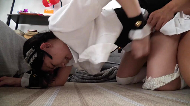 「南日菜乃がメイド姿で中出し・イラマチオ|パイパン美乳の小柄美女がデカチンでイカされる」のサンプル画像15枚目