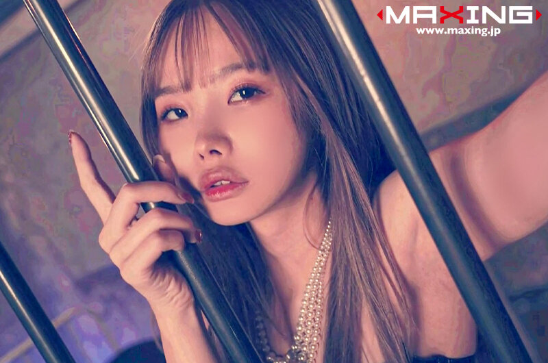 「松本いちかがボンテージ姿で痴女プレイ！スレンダー微乳美女のフェラ＆中出し濃厚セックス」のサムネイル