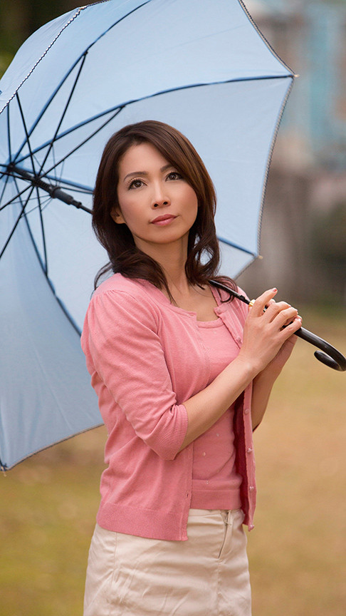 「【熟女女優】母と息子の禁断の関係を描く近親相姦ドラマ【人妻・熟年ジャンル傑作選】」のサンプル画像2枚目