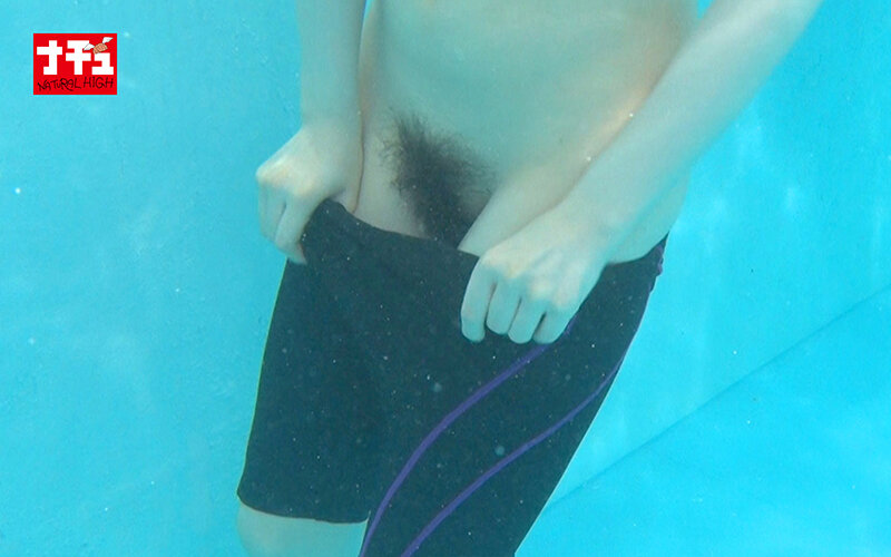 「【しずく＆りおん】貧乳素人女子が水着で羞恥ミッション挑戦！興奮して中出し許可のボーイッシュプレイ」のサンプル画像7枚目