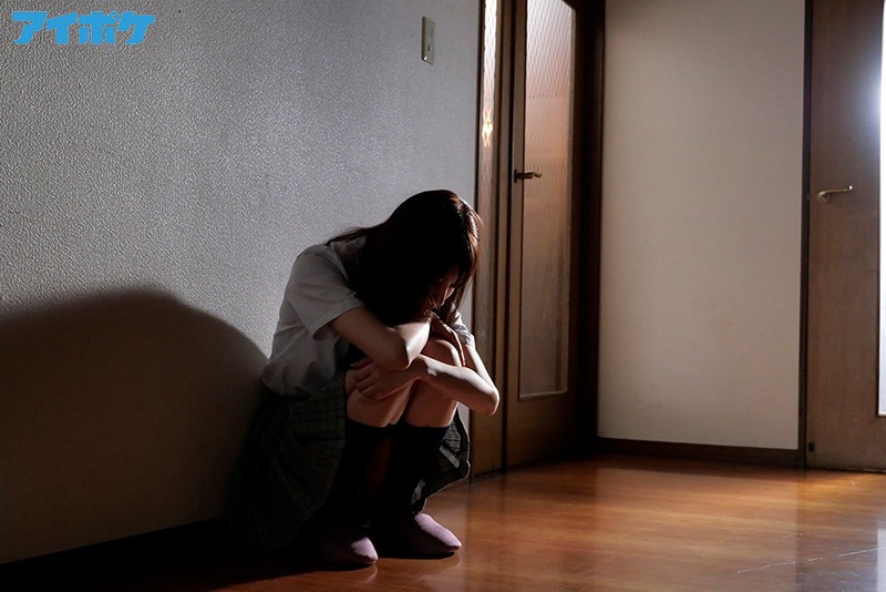 「楓カレンが女子校生スク水姿で辱めを受ける!スレンダー美少女の競泳水着プレイ」のサンプル画像2枚目