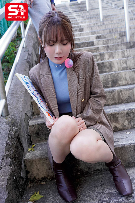 「三上悠亜ら人気女優20人の制服姿で羞恥アクメ！潮吹き絶頂50シチュエーション8時間」のサンプル画像1枚目