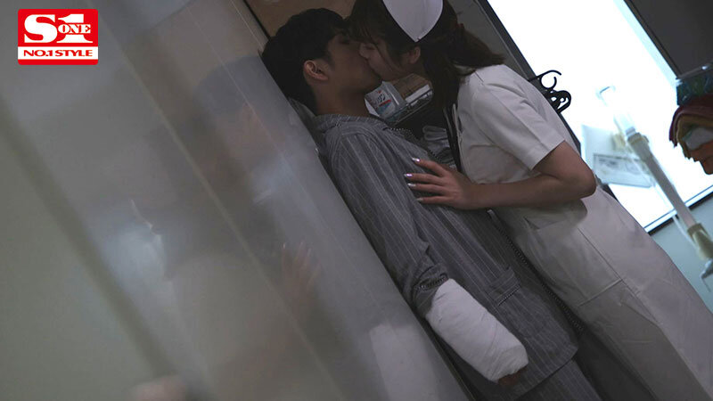 「河北彩花のキス・接吻責めがエロい！美乳スレンダー痴女ナースの濃厚舐めプレイ」のサンプル画像5枚目