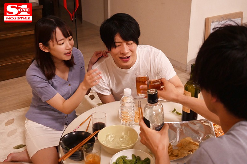 「架乃ゆら NTR寝取られ作品|美乳スレンダー美少女が彼氏の横で親友と3P」のサンプル画像2枚目